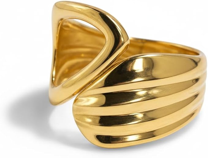 Elegant Gold Bracelet with Unique Design