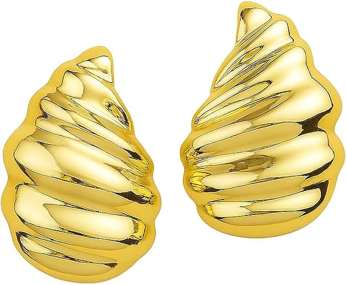 Chic Gold Wavy Design Earrings - Elegant Women's Accessories