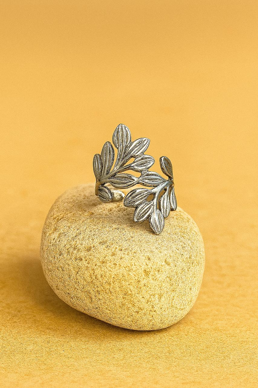 Elegant Stainless Steel Leaf Ring