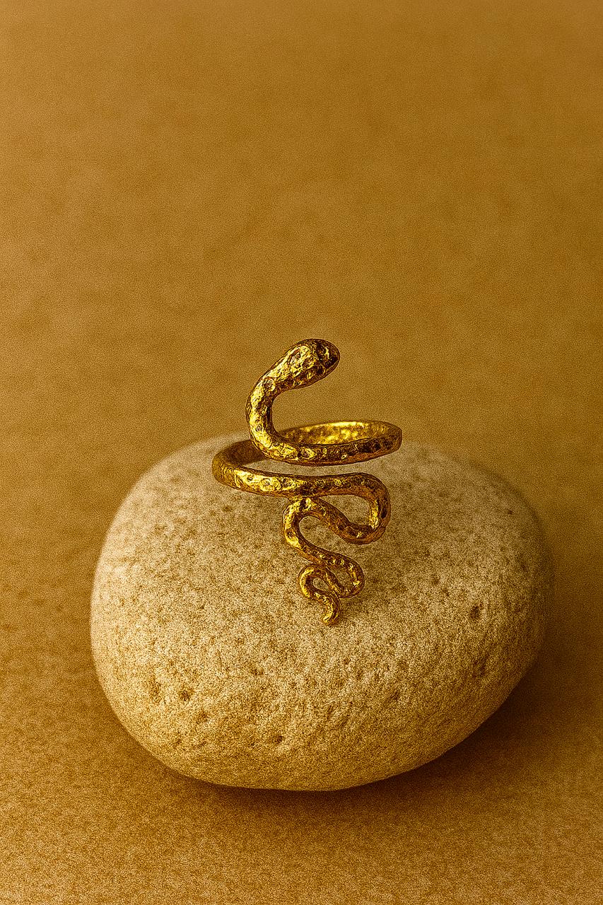 Elegant Snake Ring