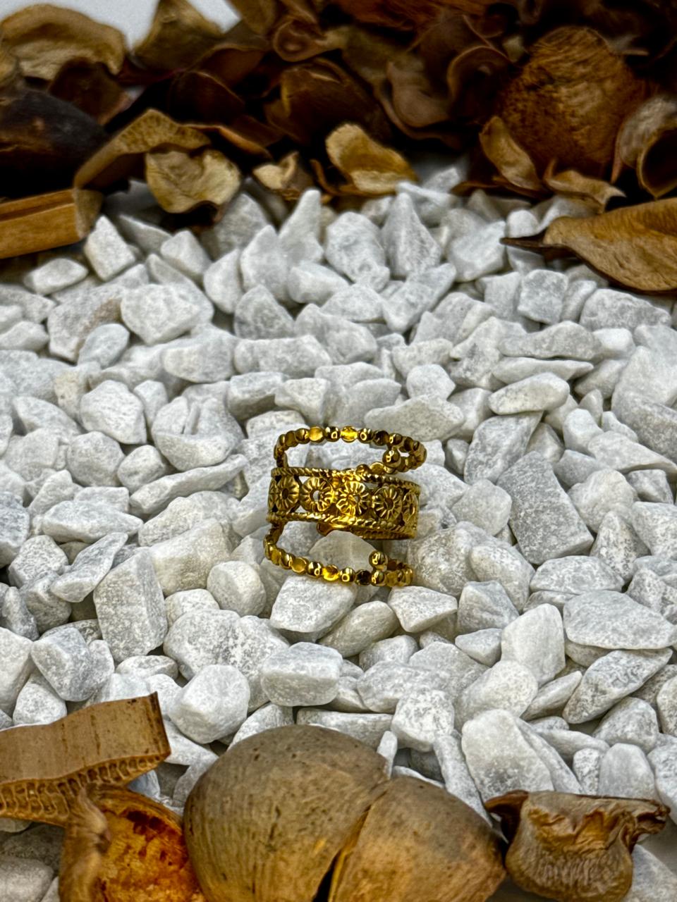 Elegant Ring with Unique Design