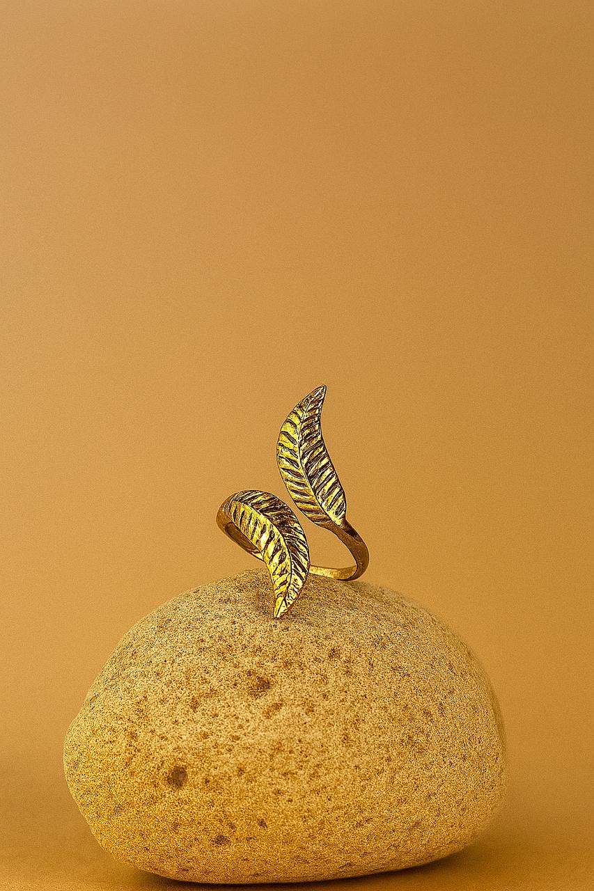Elegant Leaf Ring
