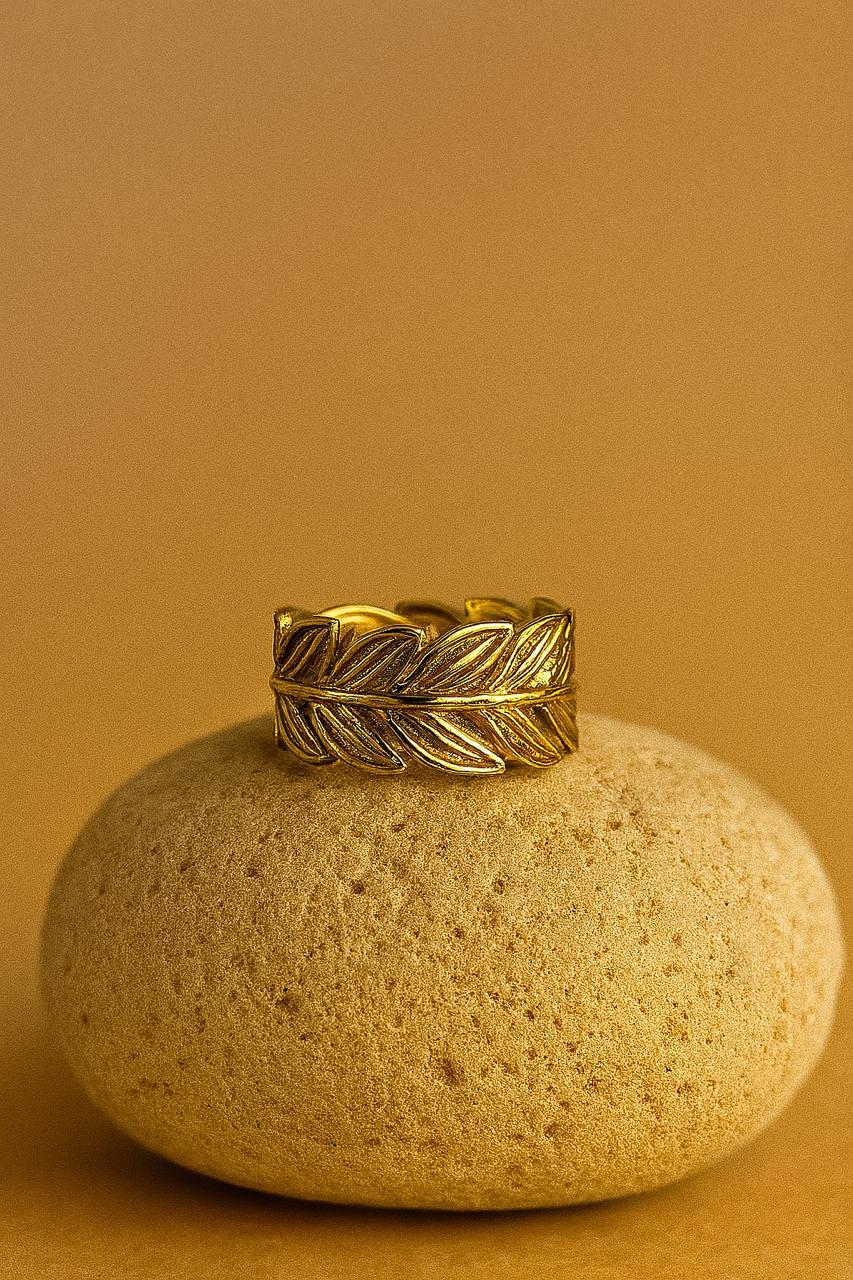 Elegant Gold Leaves Ring