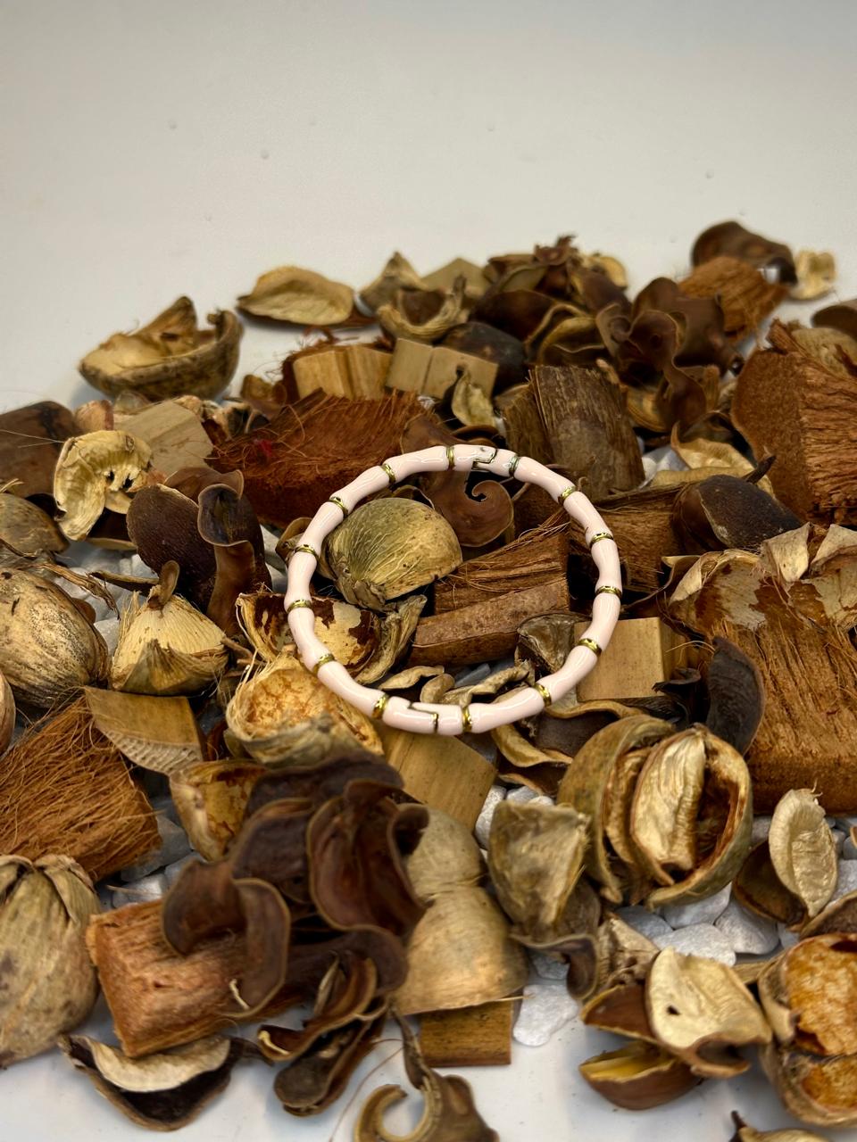 Elegant bracelet with modern design