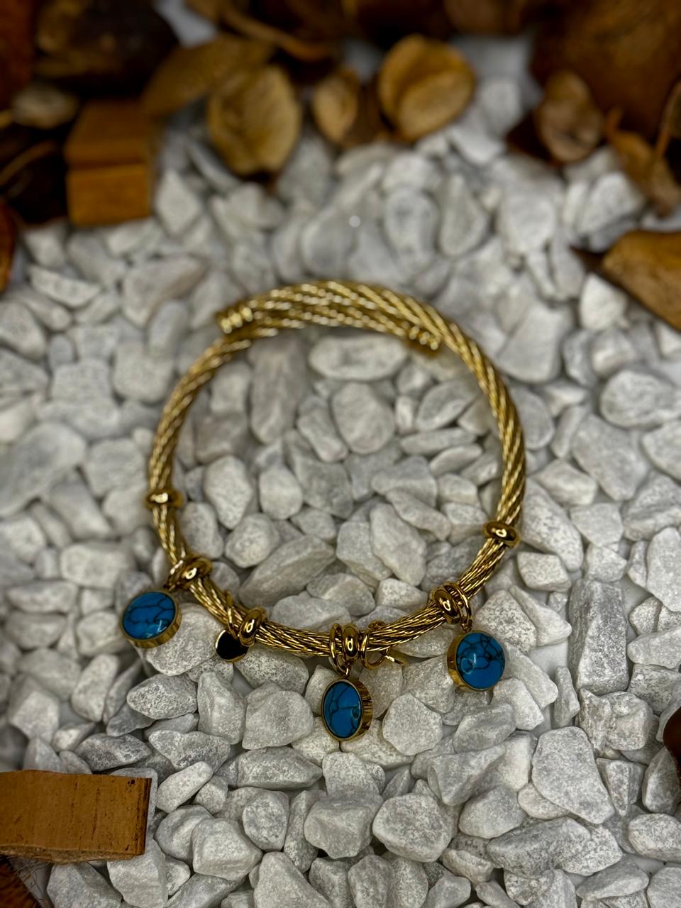 Elegant Gold Bracelet with Turquoise Stones