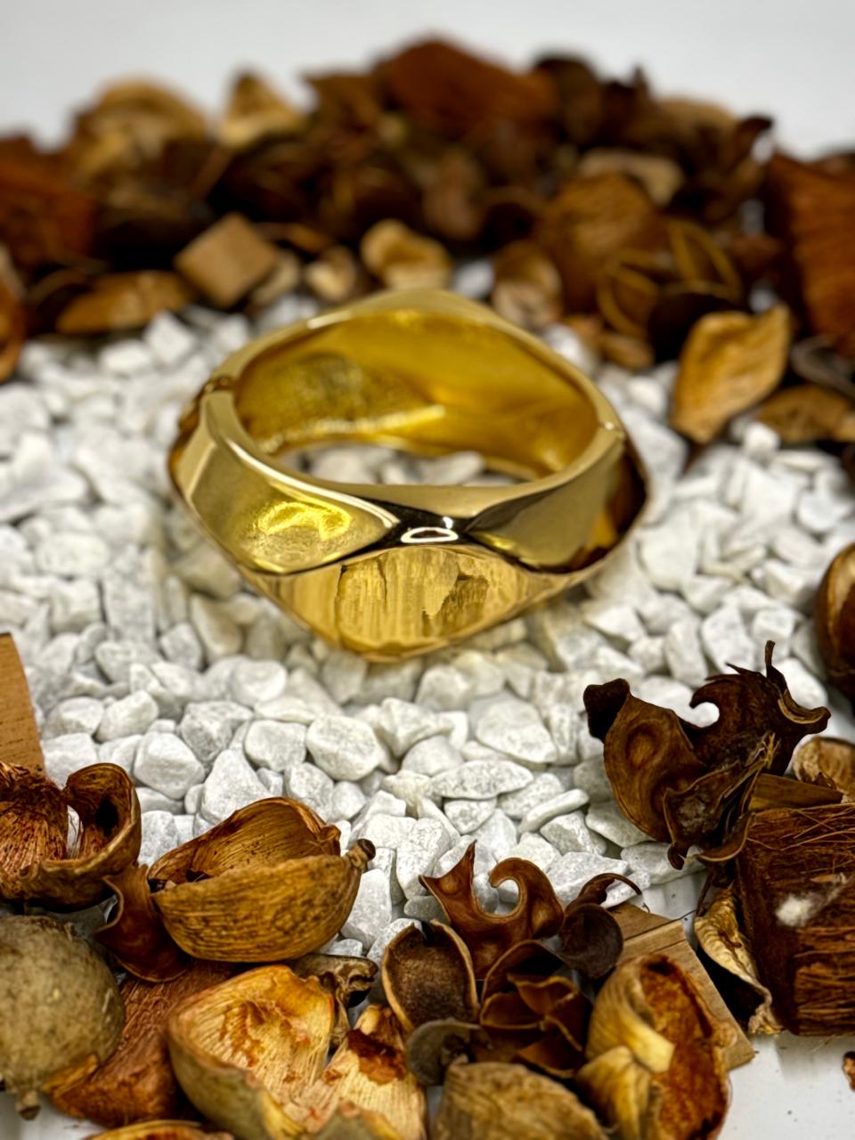 Elegant Gold Bracelet