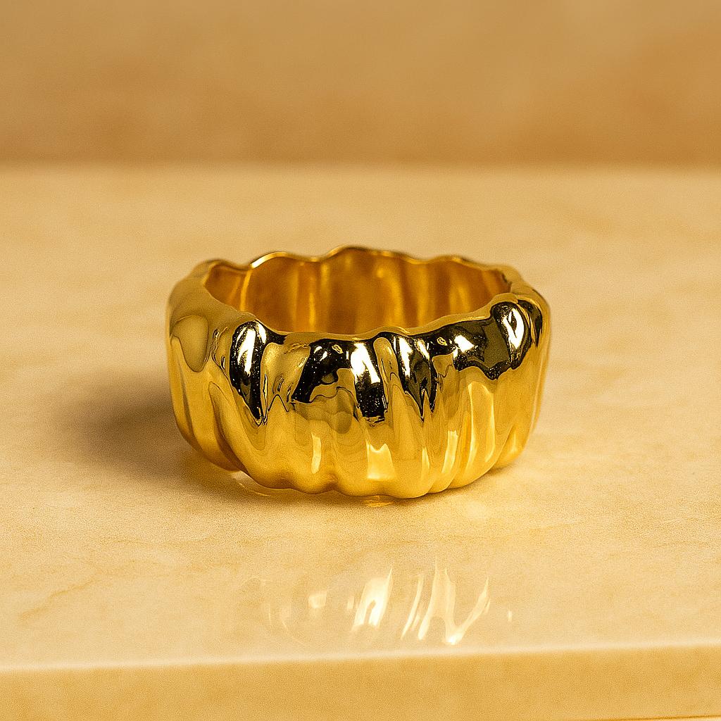 Elegant Wavy Design Gold Bracelet