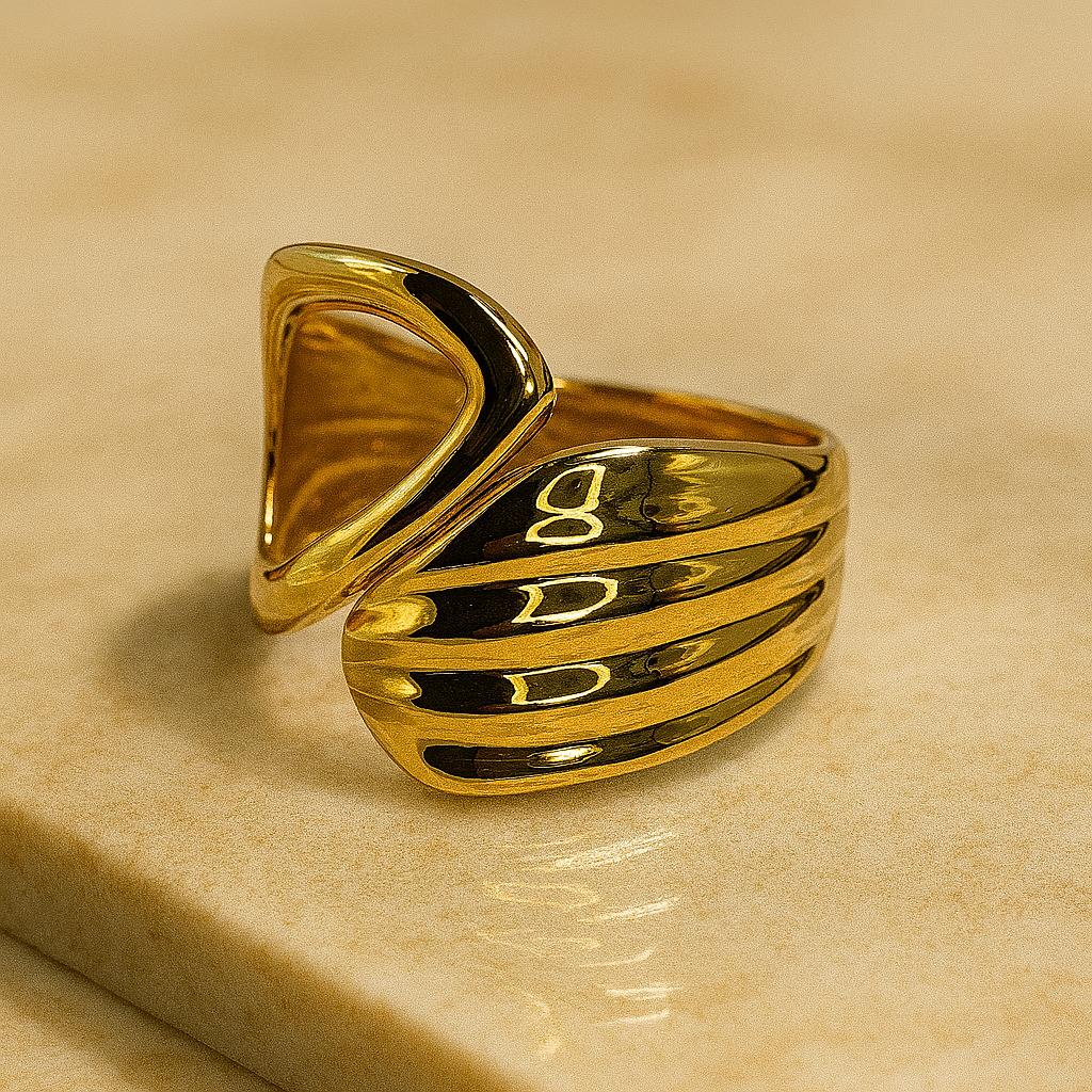 Elegant Gold Bracelet with Unique Design