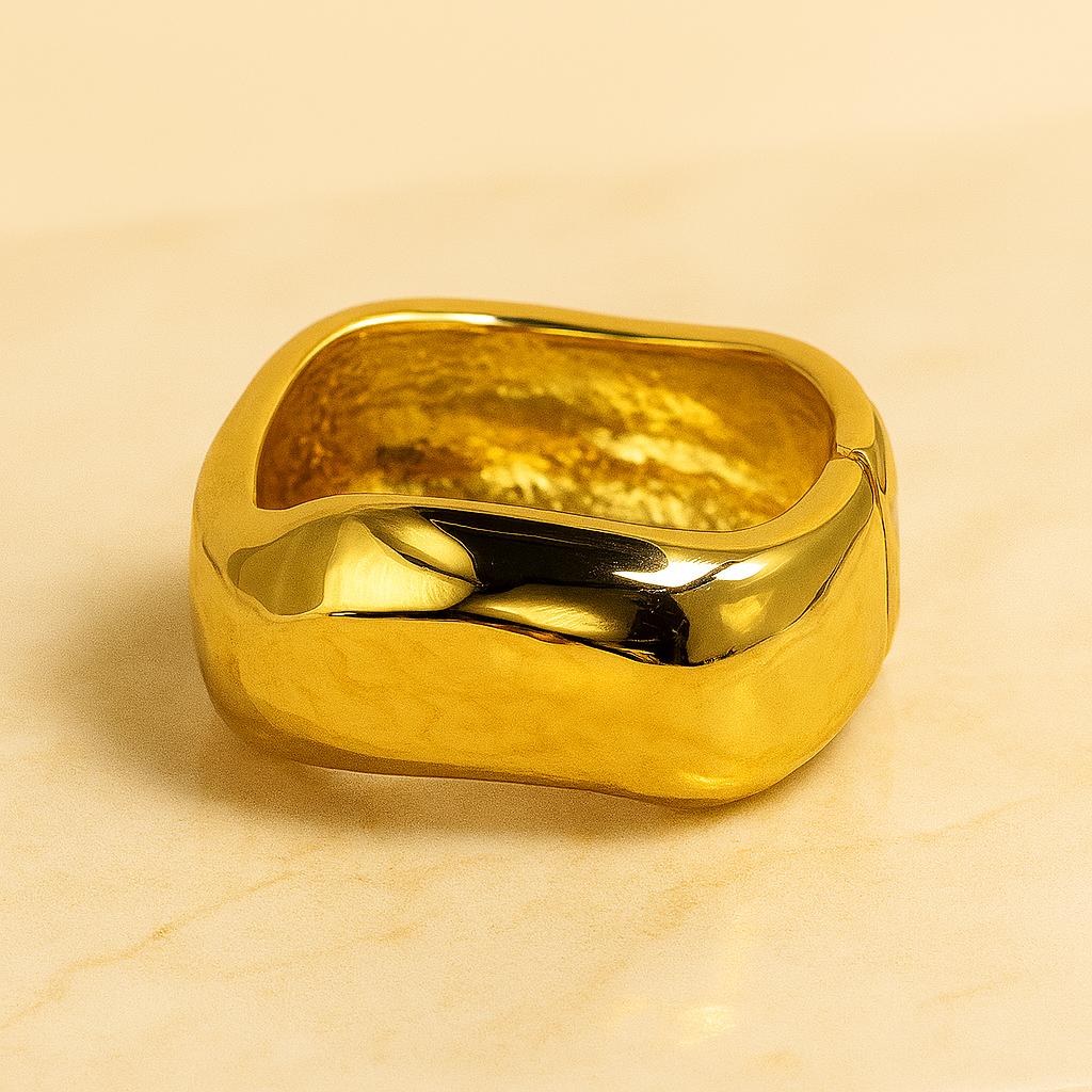 Elegant Gold Bracelet with Unique Design