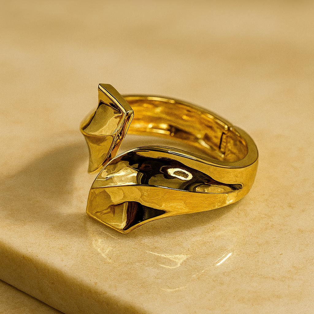 Elegant Wavy Design Gold Bracelet