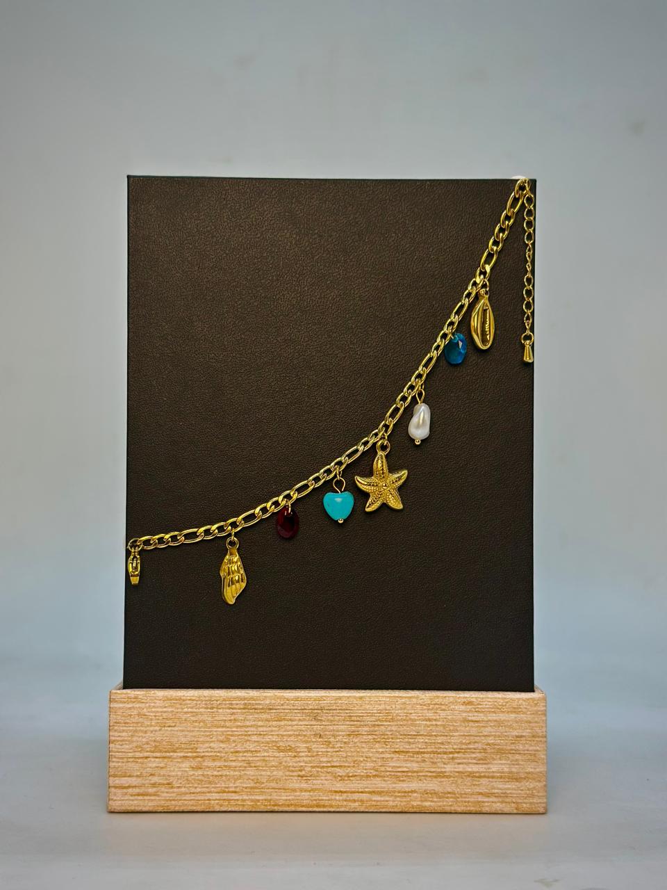 Elegant Seashell Charm Bracelet