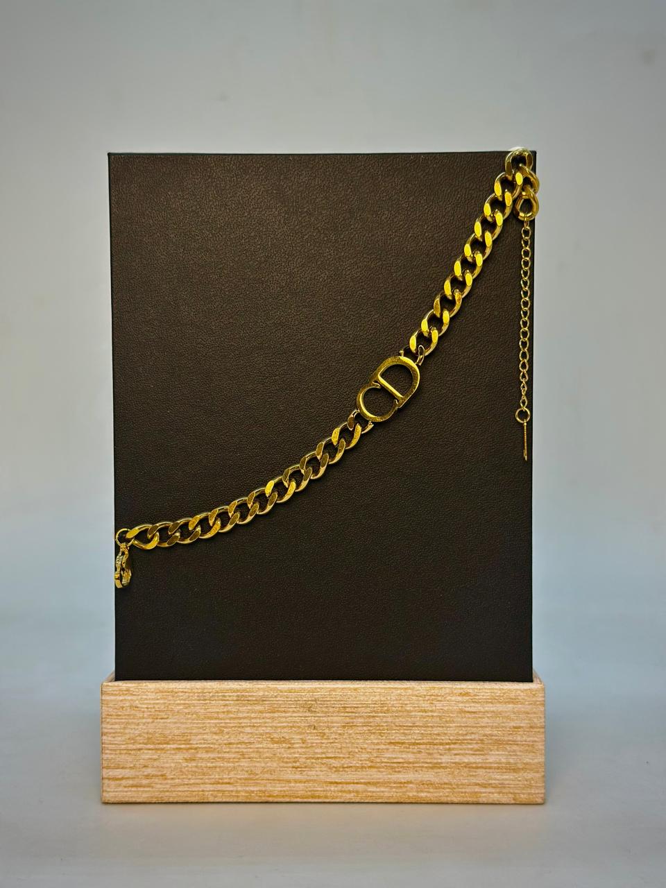 Elegant Gold Bracelet with Unique Design