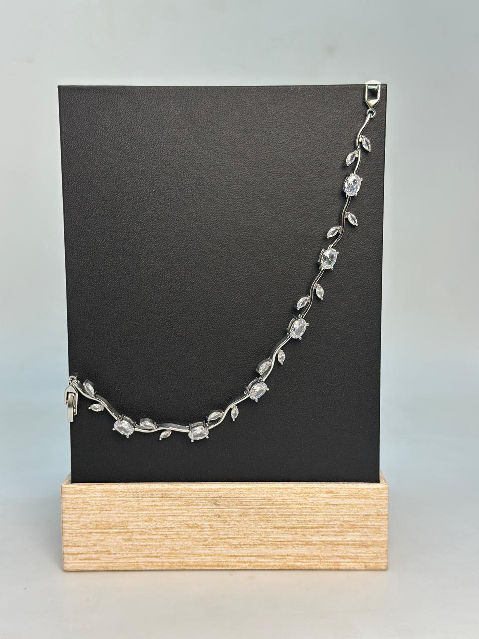 Elegant Leaf Design Bracelet with Rhinestones