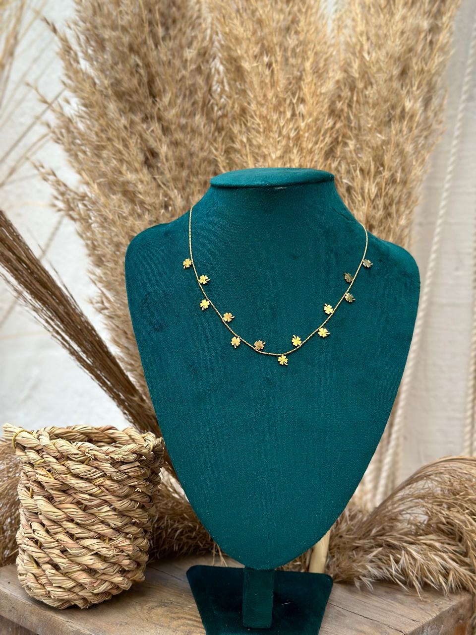 Elegant Clover Flowers Necklace