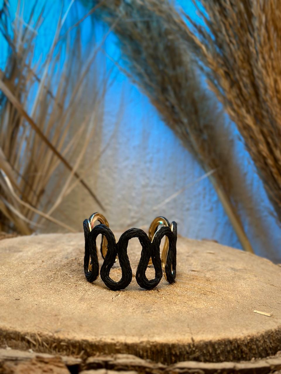 Elegant Wavy Bracelet