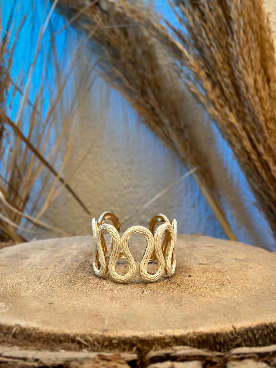 Elegant Wavy Design Gold Bracelet