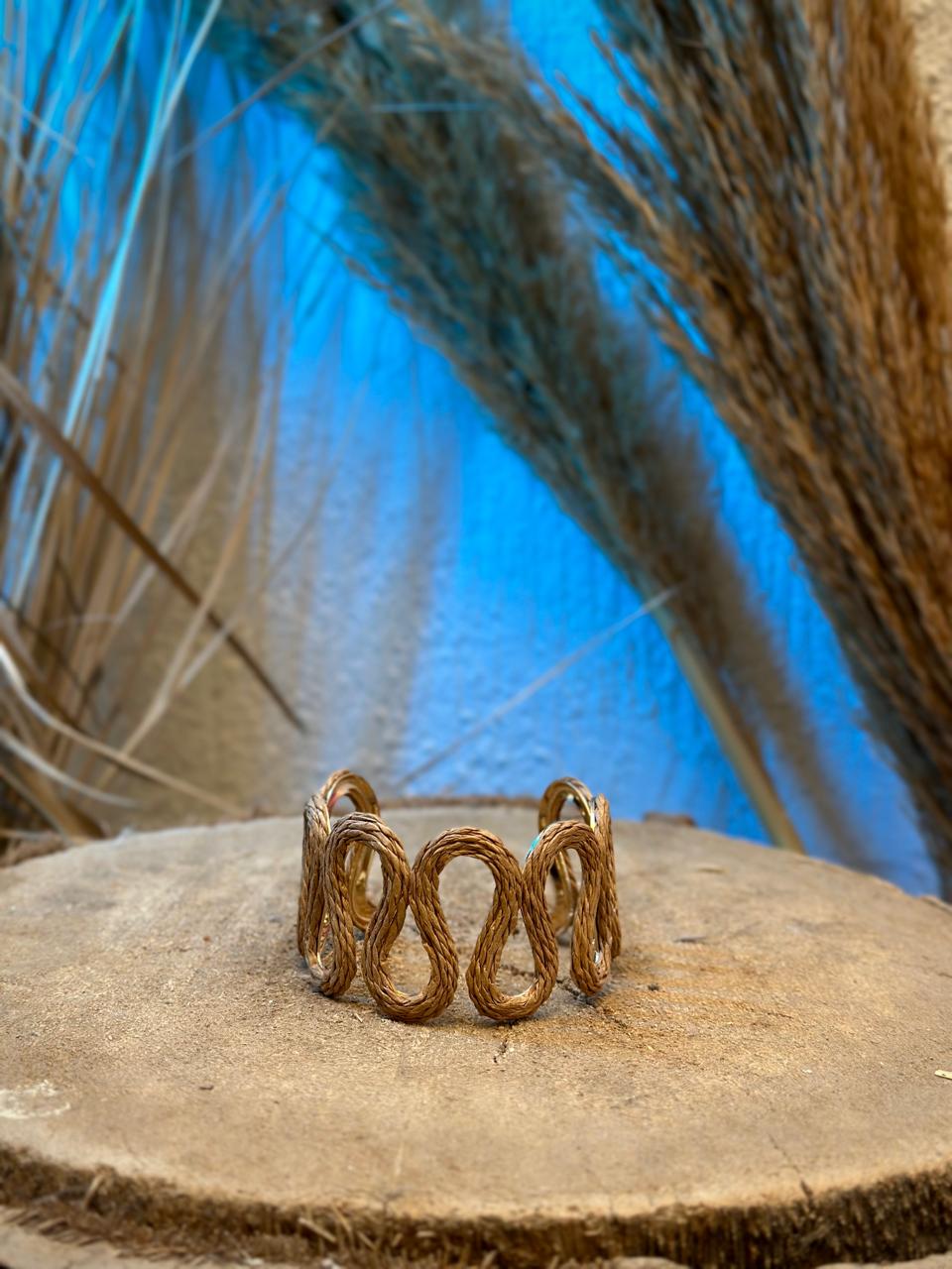 Elegant Wavy Design Gold Bracelet