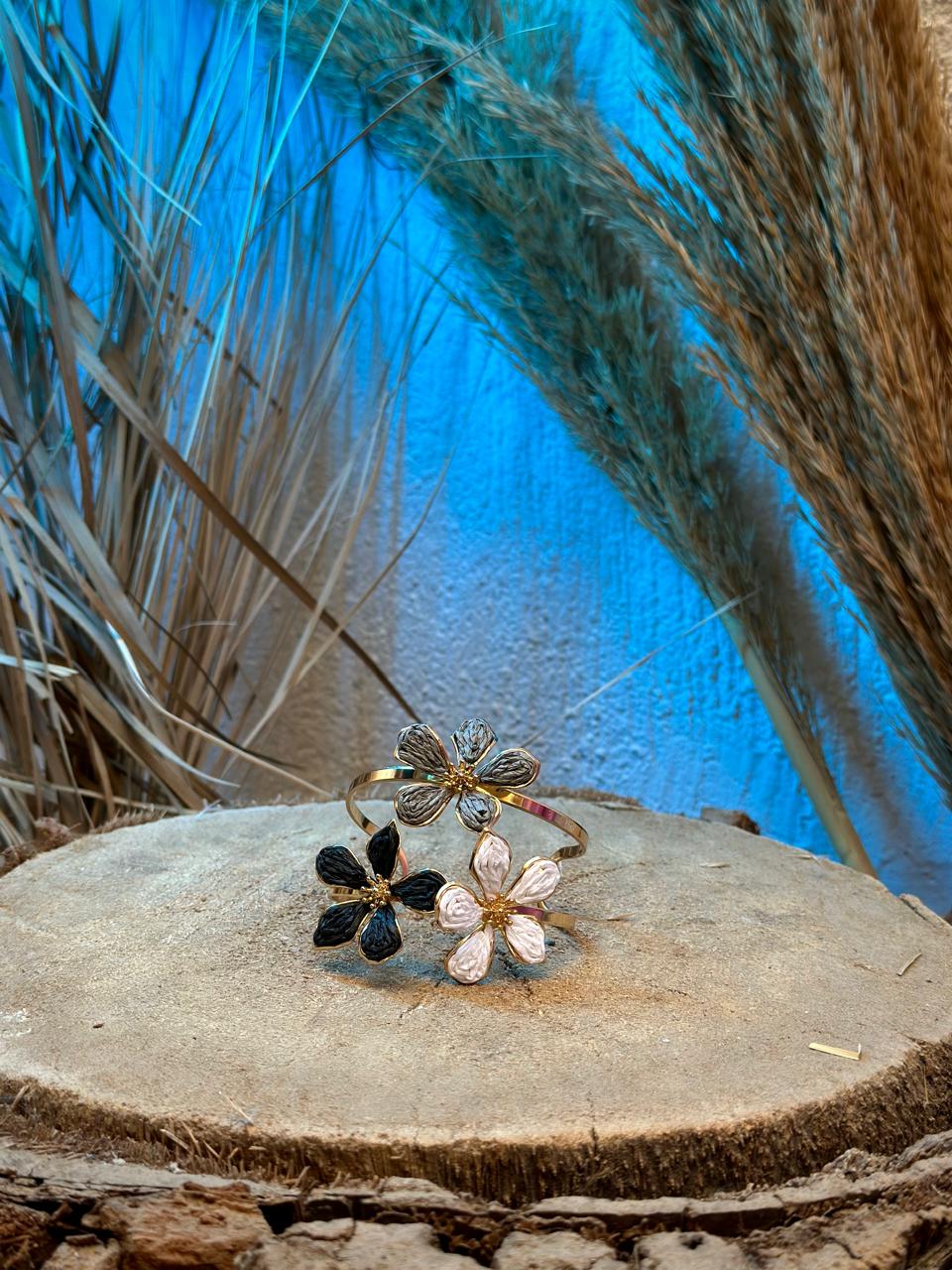 Elegant Flowers Bracelet