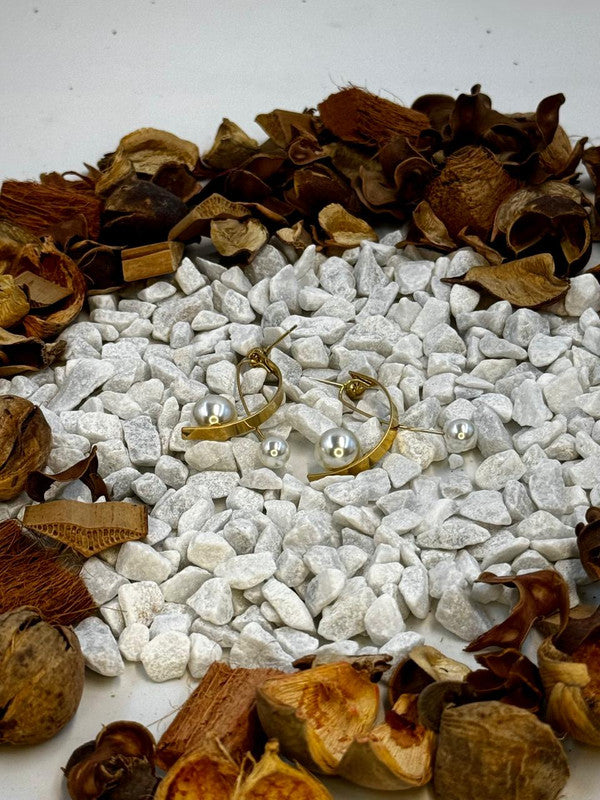 Elegant Gold Pearl Earrings - Chic Women's Accessories