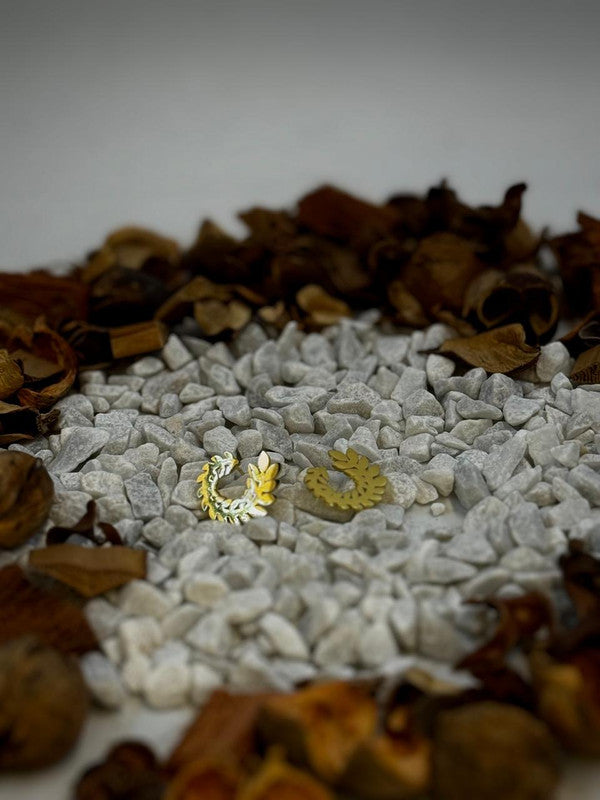 Elegant Gold Wreath Earrings - Chic Women's Accessories