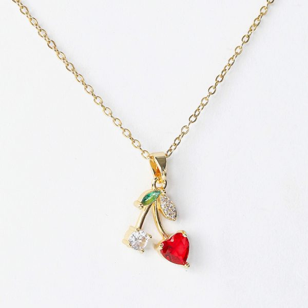 Elegant heart and diamond necklace