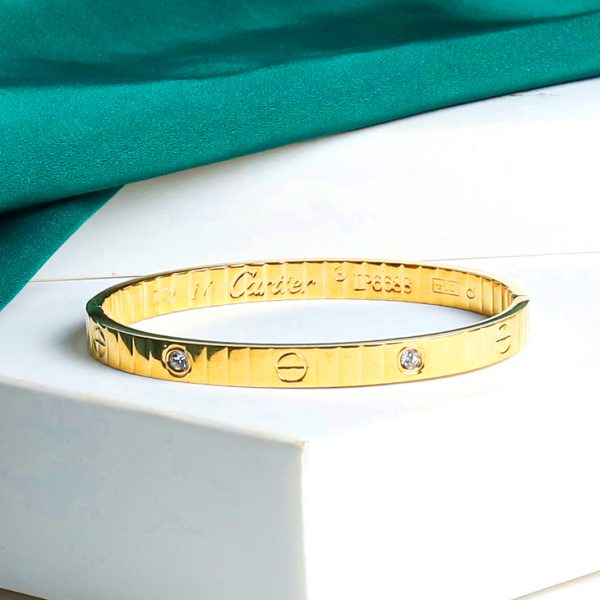 Elegant gold bracelet suitable for an attractive look - Image 2