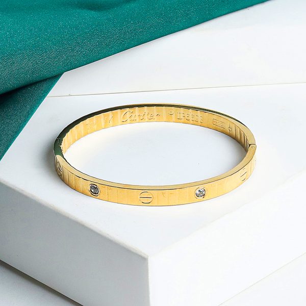Elegant gold bracelet suitable for an attractive look - Image 3