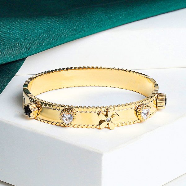 Elegant Gold Bracelet – For an Effortlessly - Image 3