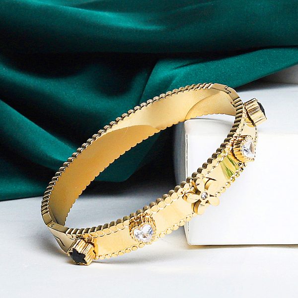Elegant Gold Bracelet – For an Effortlessly