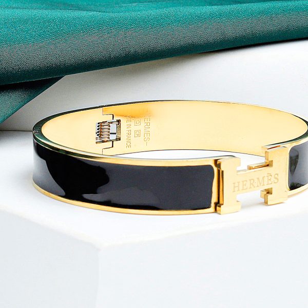 Elegant Metal "H" Bangle Bracelet - Image 3