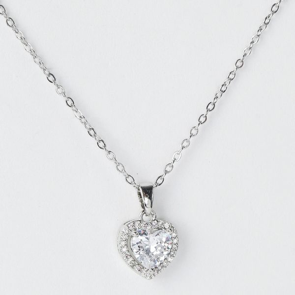 White heart necklace with a charming shine - Image 2